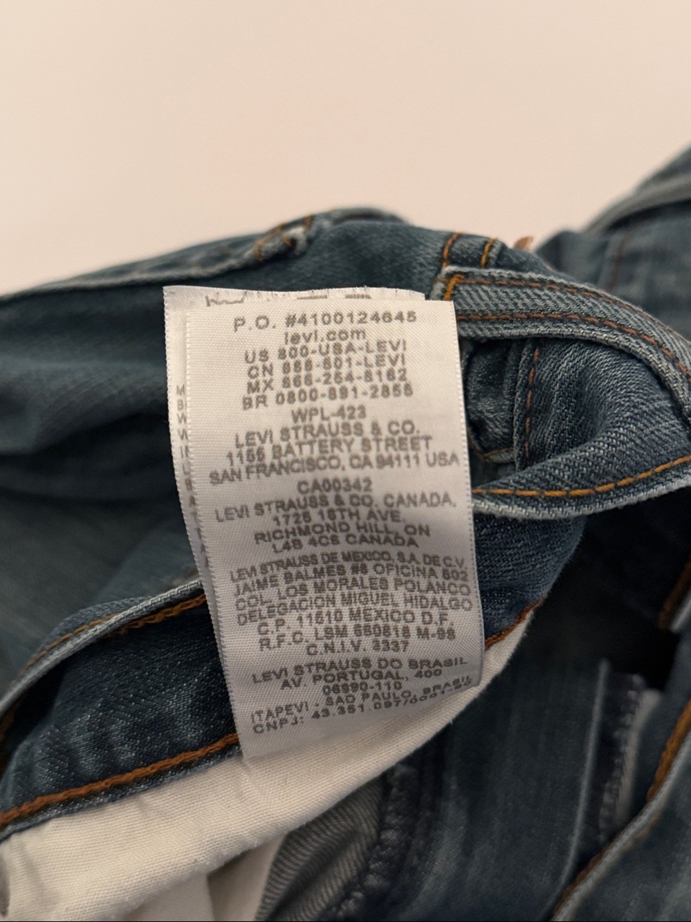 Levi’s Relaxed and Straight 559 slightly distressed blue denim jeans 35x34 - Picture 9 of 11